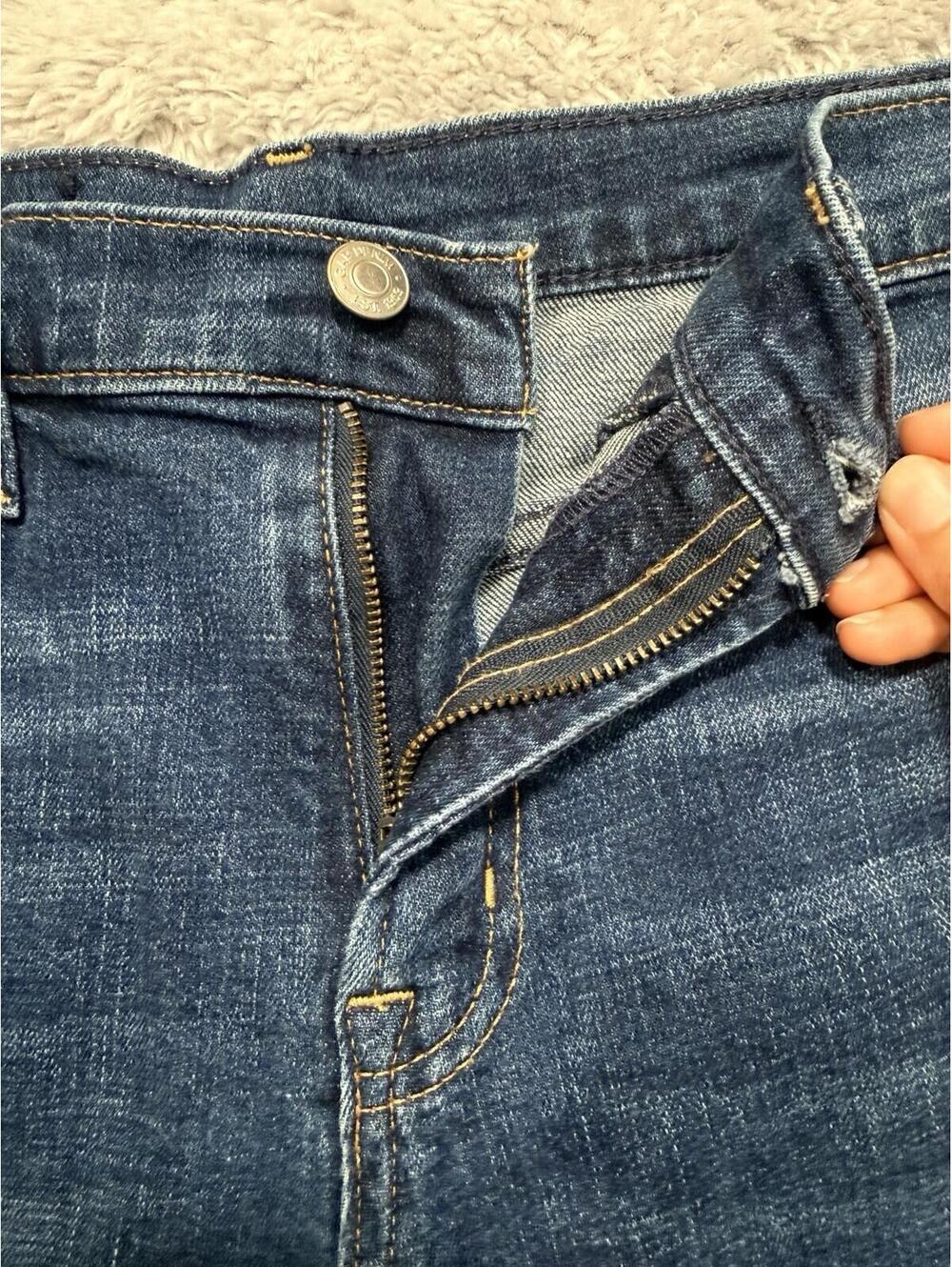 Gap Women's Mid-Rise 5" Denim Dark Wash Blue Shorts Size 6/28 - Picture 5 of 16